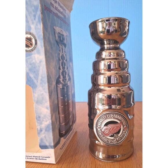 Detroit Red Wings 1997 Stanley Cup Champions Commemorative Stanley Cup Trophy 8" - Picture 2 of 11